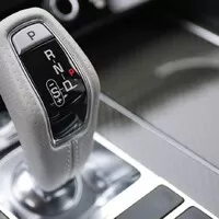 Range Rover zvažuje extrémní verzi Sport SVR bez zadních sedadel