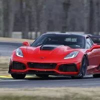Corvette ZR1 patří mezi nejrychlejší zadokolky planety. V přímce jede strašlivě