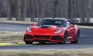 Novinky: Corvette ZR1 patří mezi nejrychlejší zadokolky planety. V přímce jede strašlivě