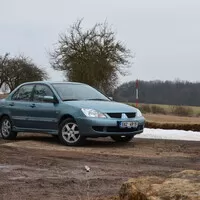 Mitsubishi Lancer 1.6 Invite: V jednoduchosti je síla