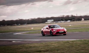 Novinky: Trať Top Gearu zanikne. Na místě původního letiště budou stát domy