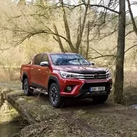 Toyota Hilux 2.4 D-4D: Osmé vtělení Trucka Norrise