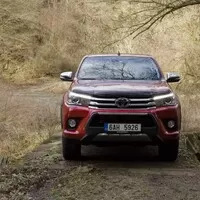 Toyota Hilux 2.4 D-4D: Osmé vtělení Trucka Norrise