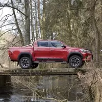 Toyota Hilux 2.4 D-4D: Osmé vtělení Trucka Norrise