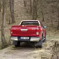 Toyota Hilux 2.4 D-4D: Osmé vtělení Trucka Norrise