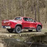 Toyota Hilux 2.4 D-4D: Osmé vtělení Trucka Norrise
