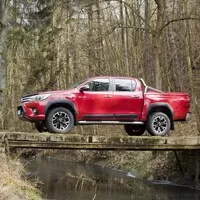 Toyota Hilux 2.4 D-4D: Osmé vtělení Trucka Norrise