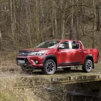 Toyota Hilux 2.4 D-4D: Osmé vtělení Trucka Norrise