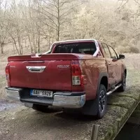 Toyota Hilux 2.4 D-4D: Osmé vtělení Trucka Norrise