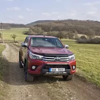 Toyota Hilux 2.4 D-4D: Osmé vtělení Trucka Norrise
