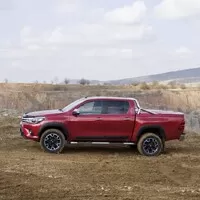 Toyota Hilux 2.4 D-4D: Osmé vtělení Trucka Norrise