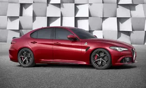 Novinky: Alfa Romeo Giulia prý přijde jako hybridní dvoudveřové kupé se 650 koňmi