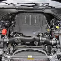 Z katalogu Jaguaru mizí benzínová V6 přeplňovaná kompresorem