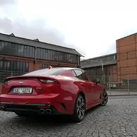 KIA Stinger GT 3.3 V6 T-GDI: Výprask pro evropský mainstream