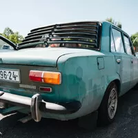 Kafe & Káry Praha vol. 25: Benzín, kafe a sluníčko