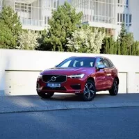 Volvo XC60 T5 AWD R-Design: Vaše nové auto na všechno