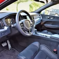 Volvo XC60 T5 AWD R-Design: Vaše nové auto na všechno