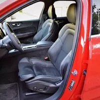 Volvo XC60 T5 AWD R-Design: Vaše nové auto na všechno