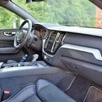Volvo XC60 T5 AWD R-Design: Vaše nové auto na všechno