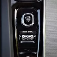 Volvo XC60 T5 AWD R-Design: Vaše nové auto na všechno