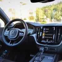 Volvo XC60 T5 AWD R-Design: Vaše nové auto na všechno