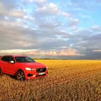 Volvo XC60 T5 AWD R-Design: Vaše nové auto na všechno