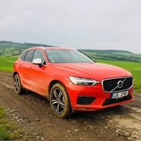Volvo XC60 T5 AWD R-Design: Vaše nové auto na všechno