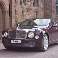 Garáž britské královské rodiny: Proč mají paparazzi smůlu a proč jezdí Aston Martin na pálenku?