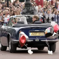 Garáž britské královské rodiny: Proč mají paparazzi smůlu a proč jezdí Aston Martin na pálenku?