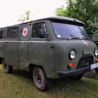 Autíčkář na srazu vojenské techniky na Ranči u Kamenného stolu