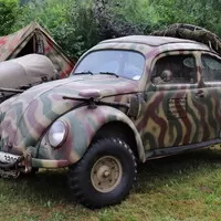 Autíčkář na srazu vojenské techniky na Ranči u Kamenného stolu