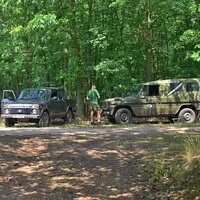 Autíčkář na srazu vojenské techniky na Ranči u Kamenného stolu