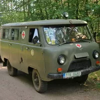 Autíčkář na srazu vojenské techniky na Ranči u Kamenného stolu