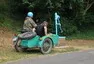 Autíčkář na srazu vojenské techniky na Ranči u Kamenného stolu
