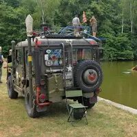 Autíčkář na srazu vojenské techniky na Ranči u Kamenného stolu