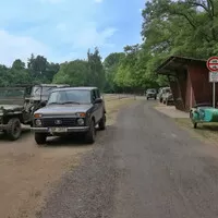 Autíčkář na srazu vojenské techniky na Ranči u Kamenného stolu