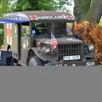 Autíčkář na srazu vojenské techniky na Ranči u Kamenného stolu
