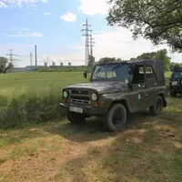 Autíčkář na srazu vojenské techniky na Ranči u Kamenného stolu