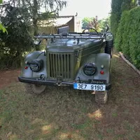 Autíčkář na srazu vojenské techniky na Ranči u Kamenného stolu