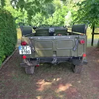Autíčkář na srazu vojenské techniky na Ranči u Kamenného stolu