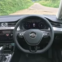 Volkswagen Passat 2.0 TDI: Zrcadlový Passat v zemi královny