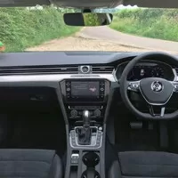 Volkswagen Passat 2.0 TDI: Zrcadlový Passat v zemi královny