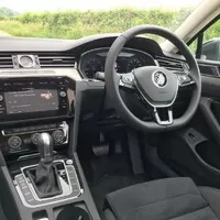Volkswagen Passat 2.0 TDI: Zrcadlový Passat v zemi královny