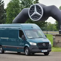 Autíčkář na výletě: Putování za Mercedesy a Dakarovou Tatrou