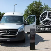 Autíčkář na výletě: Putování za Mercedesy a Dakarovou Tatrou