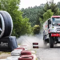 Autíčkář na výletě: Putování za Mercedesy a Dakarovou Tatrou