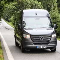 Autíčkář na výletě: Putování za Mercedesy a Dakarovou Tatrou