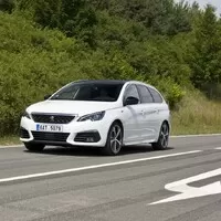 Peugeot 308 SW GT 2.0 BlueHDI: Komfortní kombík s tlačítkem navíc