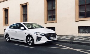 Autíčkář futurista, Recenze & testy: Hyundai Ionig PHEV: Nadšený hybrid