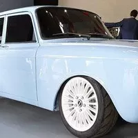 Kalašnikov se chce vyrovnat Tesle s retro elektrokombíkem